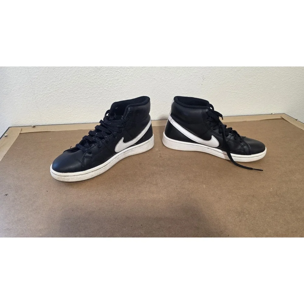Nike court royale